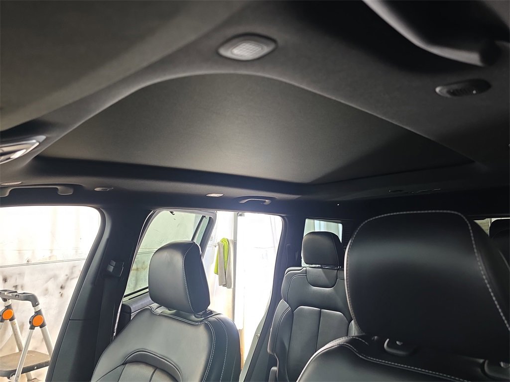 Used 2024 Jeep Grand Cherokee L Limited w/ Luxury Tech Group II image 33