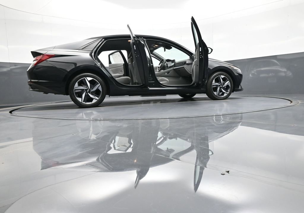 Used 2023 Hyundai Elantra SEL w/ Convenience Package FWD image 47