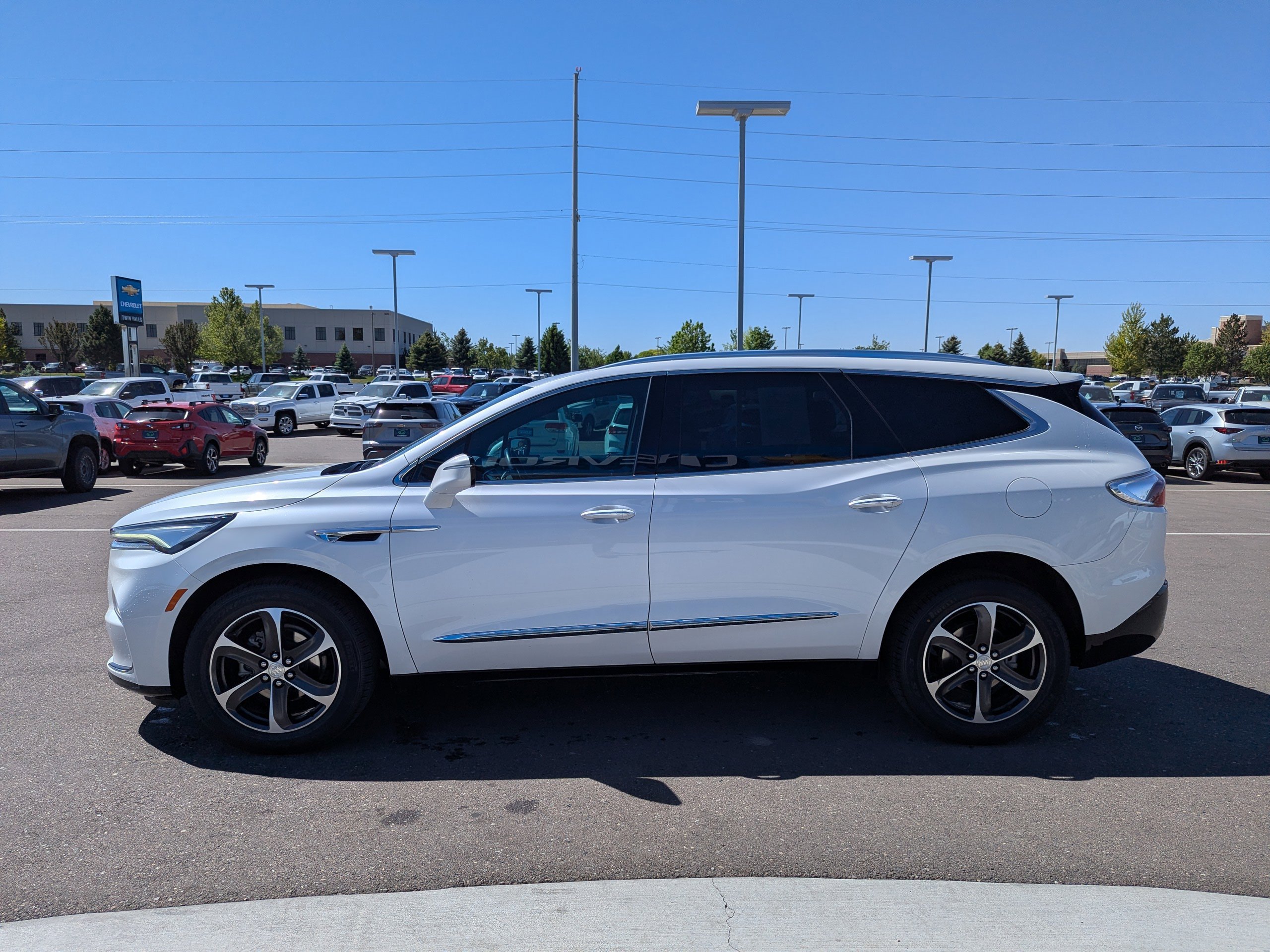 Certified 2022 Buick Enclave Essence w/ Experience Buick Package AWD/4WD image 9