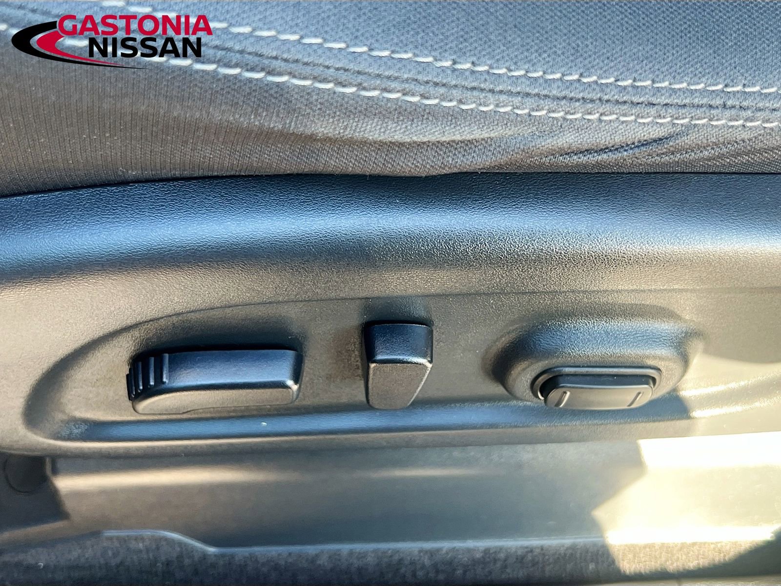 Used 2021 Nissan Titan SV w/ SV Convenience Package image 26