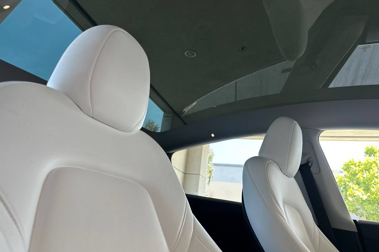 Used 2024 Tesla Model Y Long Range AWD/4WD image 17