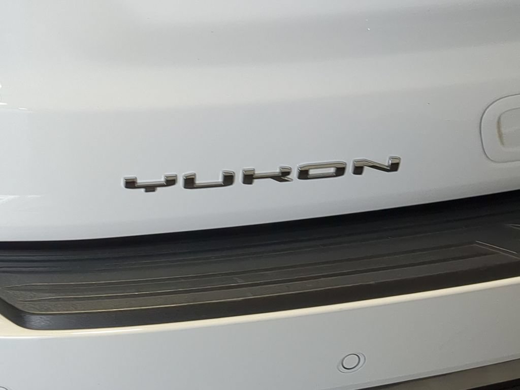 Used 2025 GMC Yukon AT4 w/ AT4 Premium Package AWD/4WD image 16