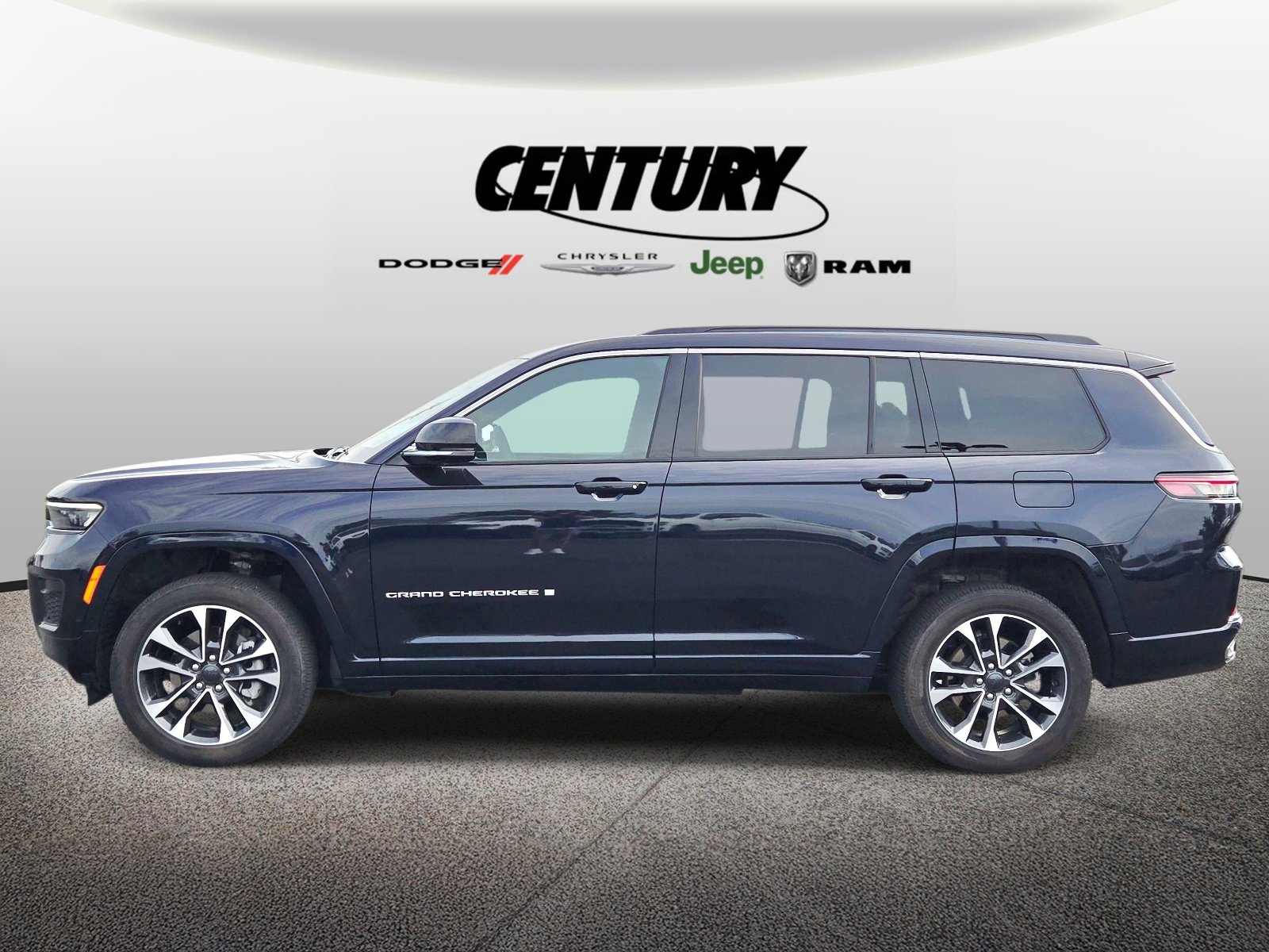 Used 2024 Jeep Grand Cherokee L Overland w/ Trailer Tow Package AWD/4WD image 7