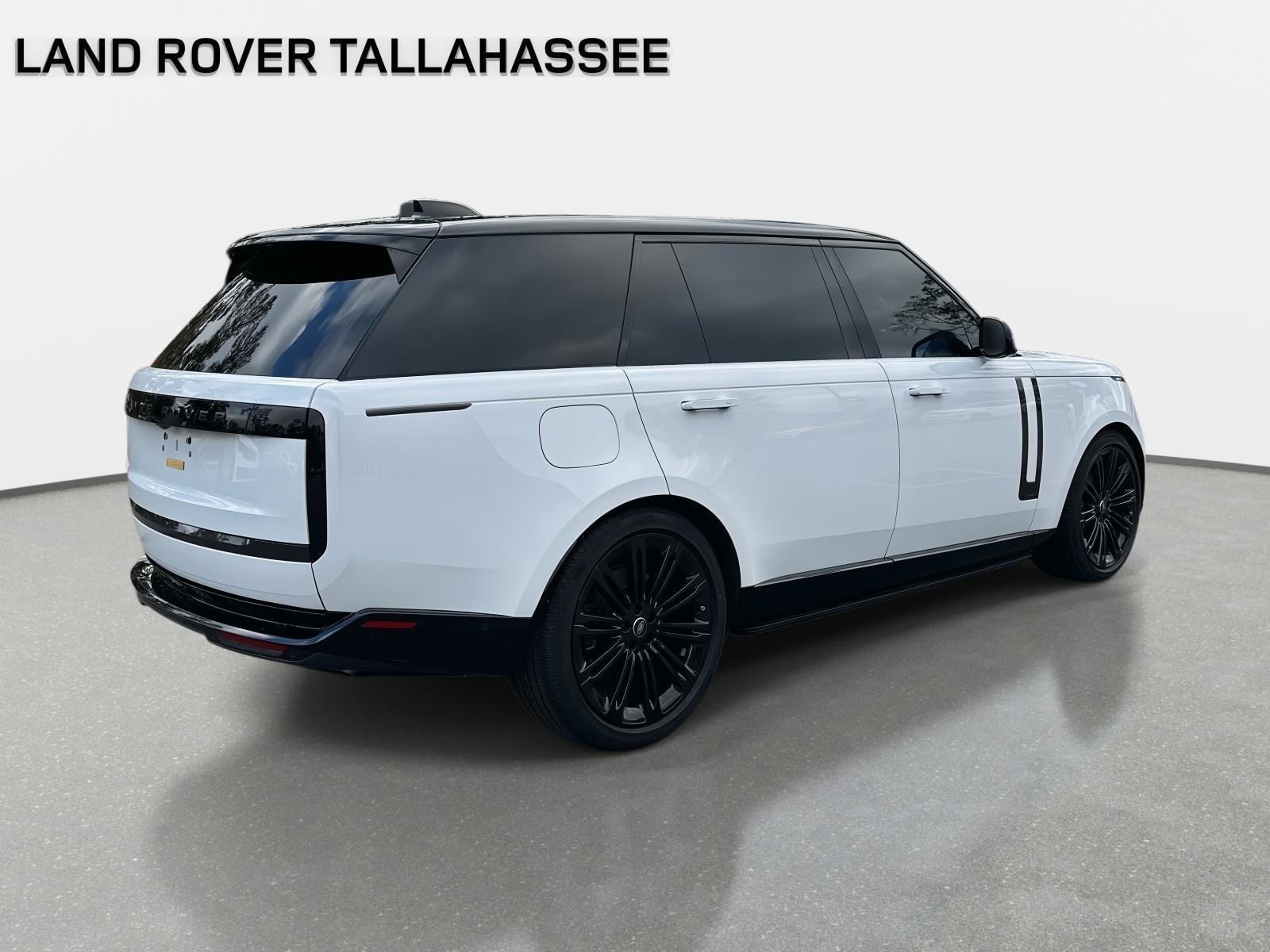 Used 2025 Land Rover Range Rover Long Wheelbase Autobiography image 5