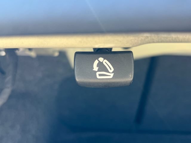 Used 2025 Volkswagen Jetta SE FWD image 9