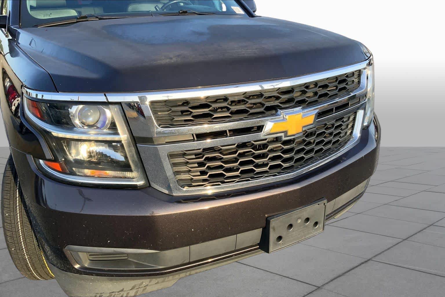 Used 2017 Chevrolet Suburban LT RWD image 29