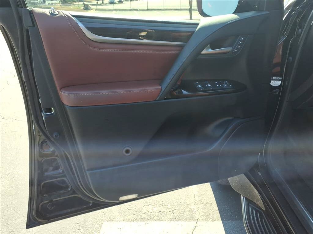 Used 2016 Lexus LX 570 4WD w/ Luxury Package image 19