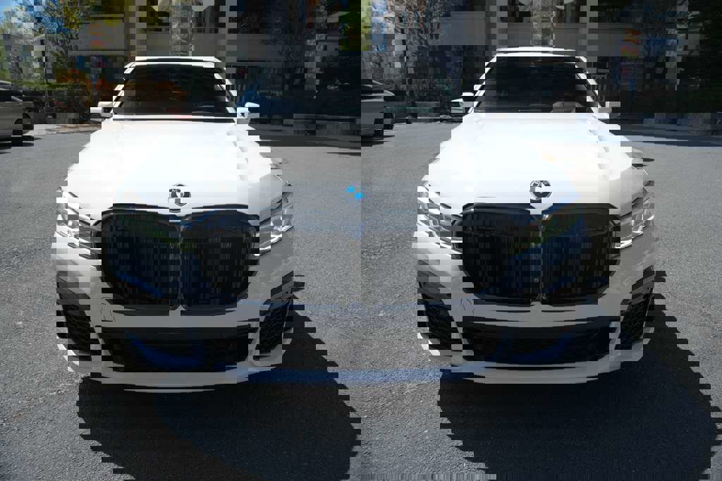 Used 2021 BMW 750i xDrive w/ M Sport Package image 3