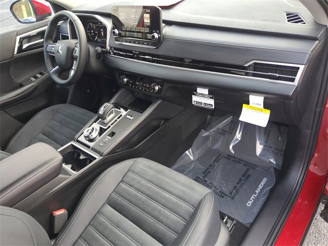 New 2025 Mitsubishi Outlander SE image 15