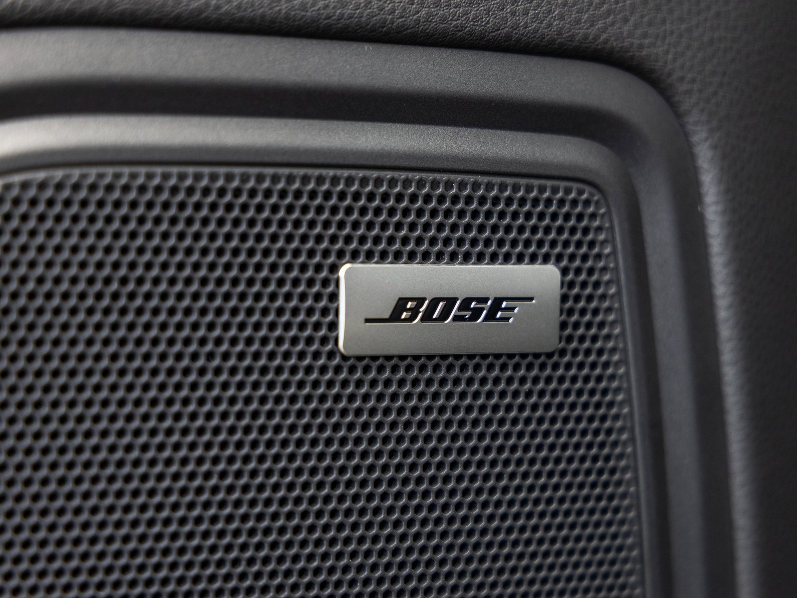 Certified 2025 Porsche Macan image 24