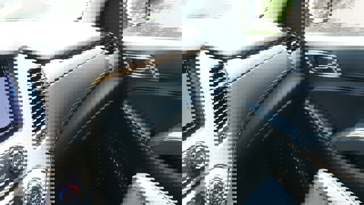 Used 2018 GMC Yukon Denali image 26