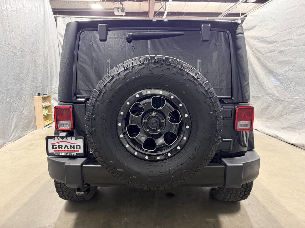 Used 2018 Jeep Wrangler Sahara w/ Connectivity Group image 8