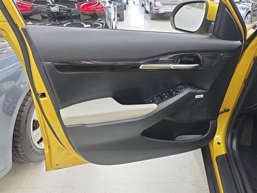 Used 2021 Kia Seltos SX w/ SX Sunroof Package AWD/4WD image 14