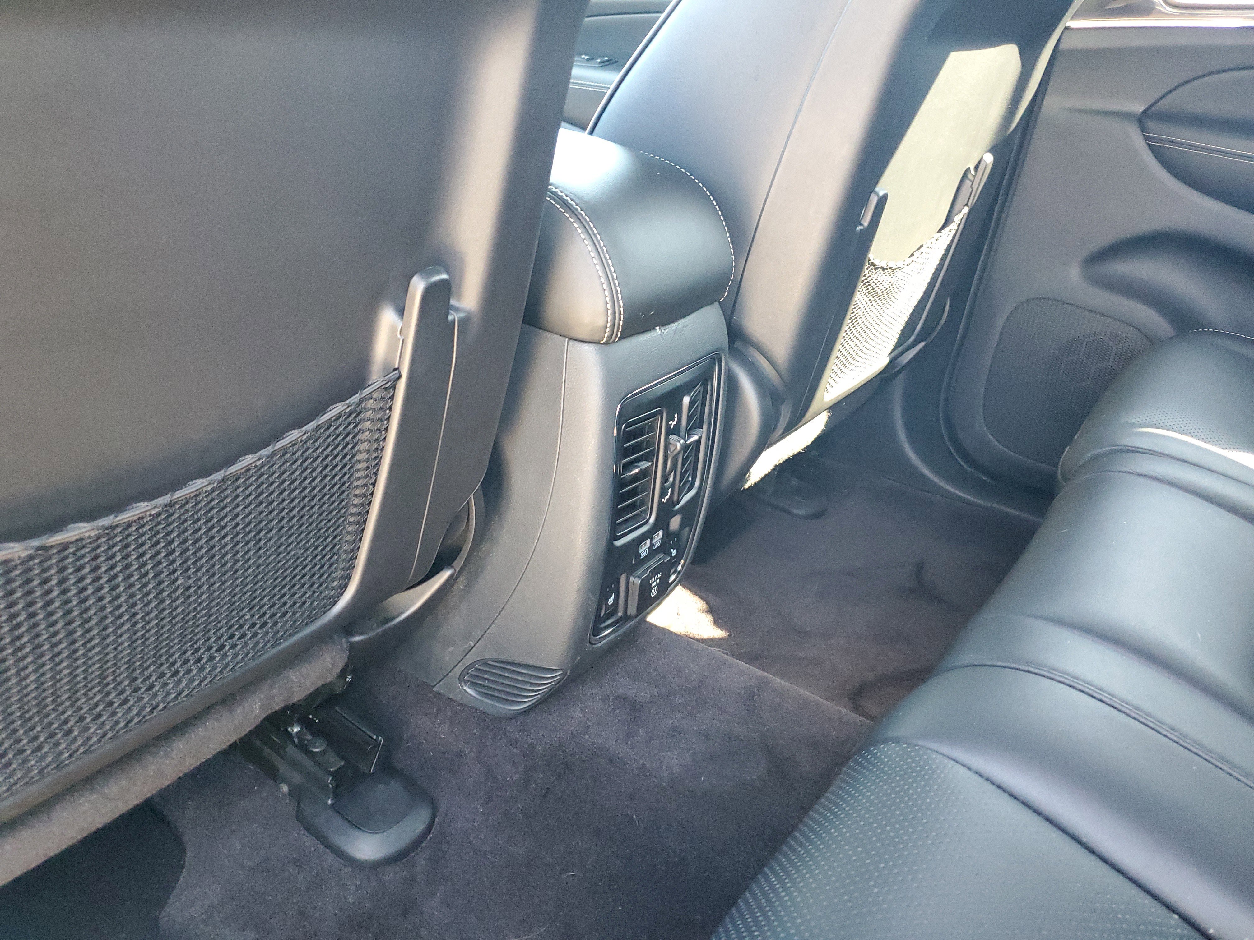 Used 2015 Jeep Grand Cherokee Overland w/ Advanced Technology Group image 11