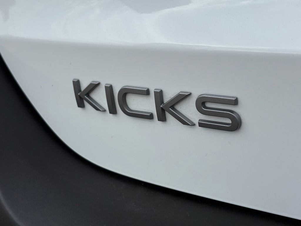 Used 2025 Nissan Kicks SV AWD/4WD image 10