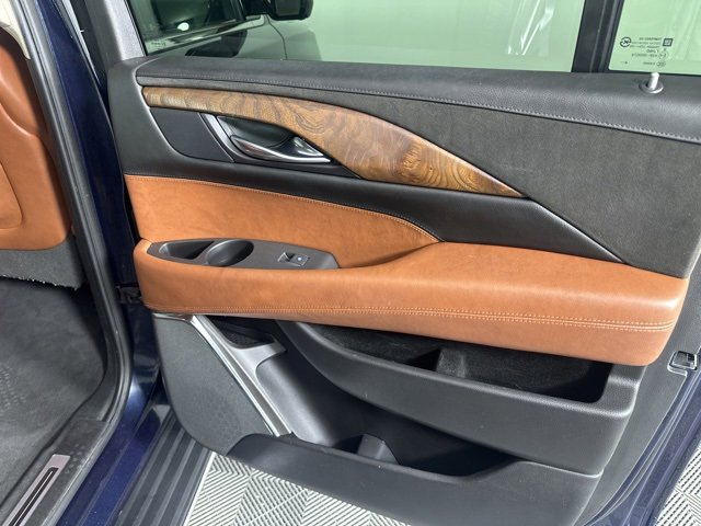 Used 2017 Cadillac Escalade ESV Luxury image 20