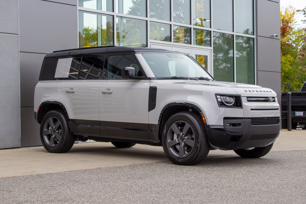 Used 2026 Land Rover Defender 110 X-Dynamic SE AWD/4WD image 3