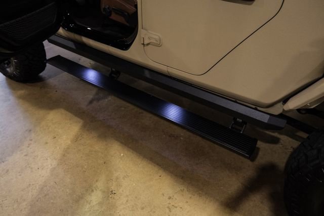 Used 2025 Jeep Gladiator Rubicon w/ Safety Group AWD/4WD image 9