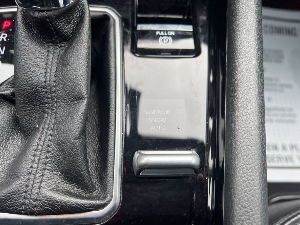 Used 2025 Jeep Compass Limited image 22