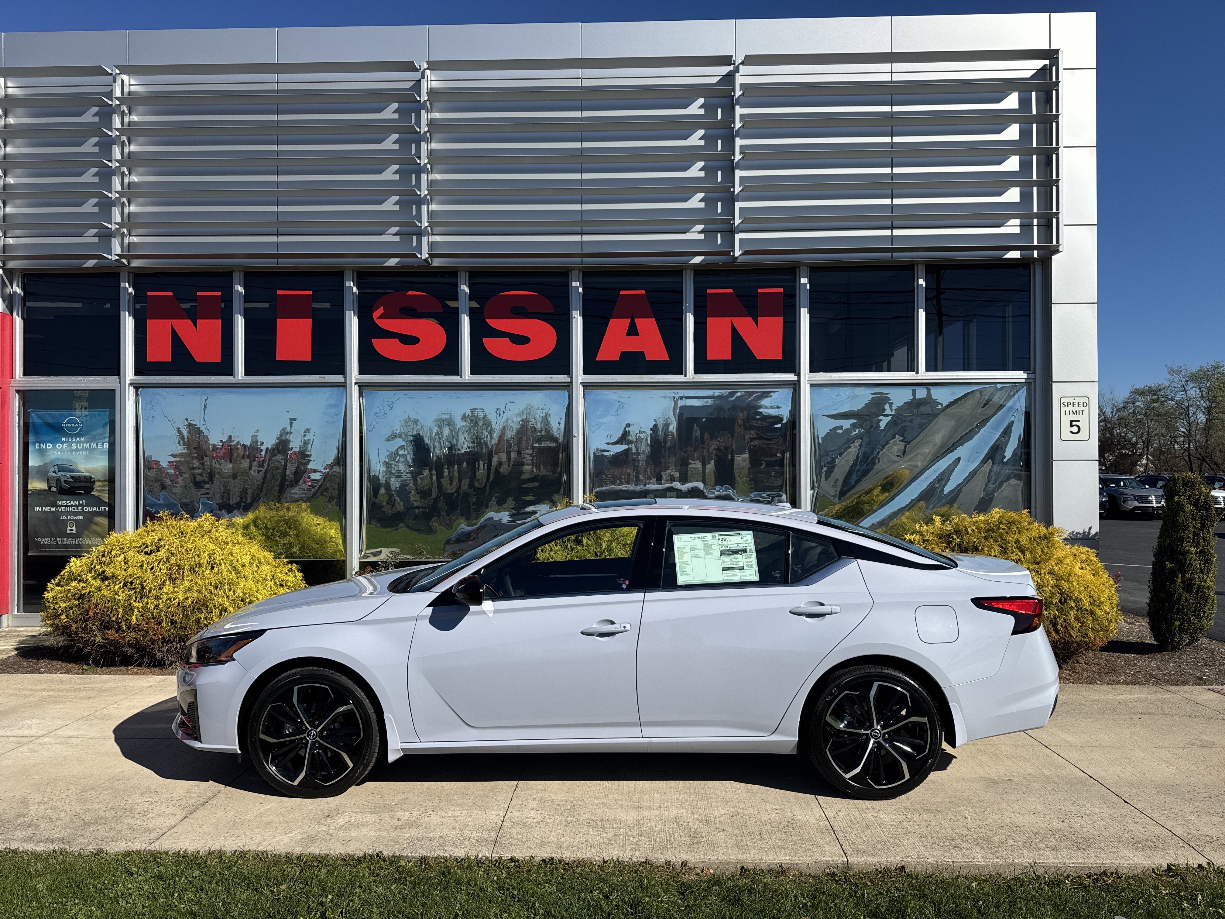 New 2025 Nissan Altima 2.5 SR image 3