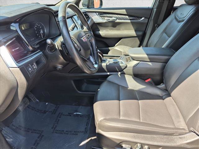 Used 2025 Cadillac XT6 Premium Luxury AWD/4WD image 17
