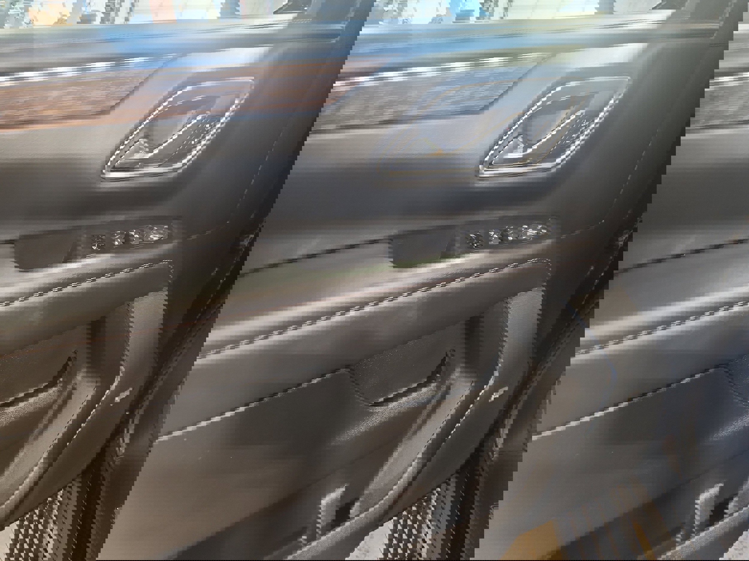 Used 2021 Chevrolet Tahoe High Country w/ Premium Package image 11