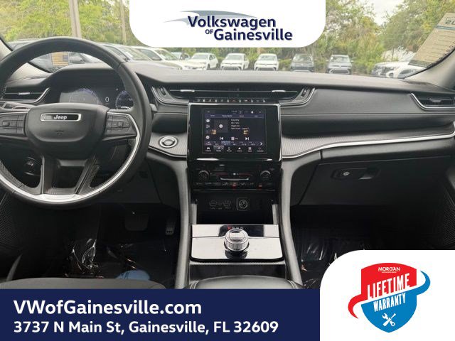 Used 2023 Jeep Grand Cherokee Laredo RWD image 15