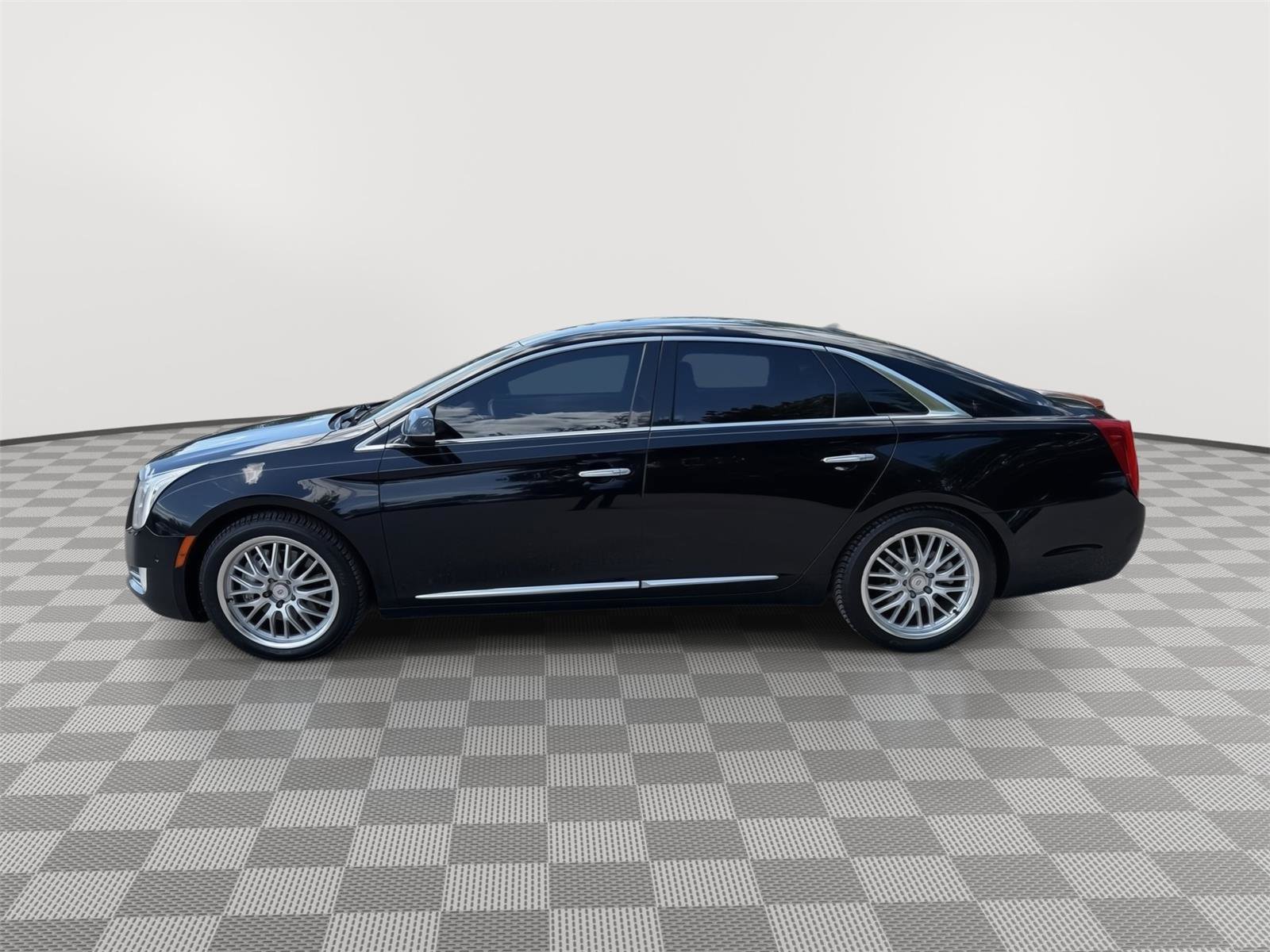 Used 2015 Cadillac XTS Luxury FWD image 4