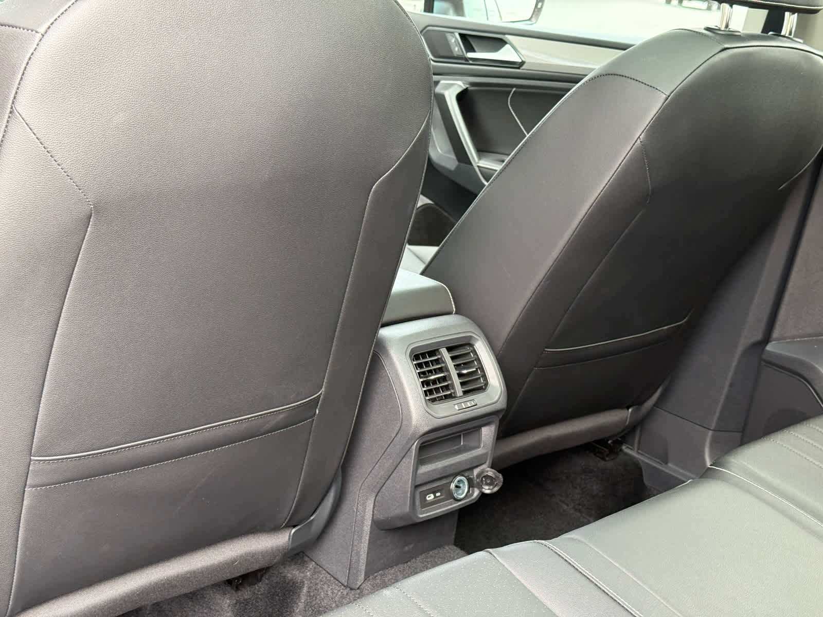 Used 2023 Volkswagen Tiguan SE image 26