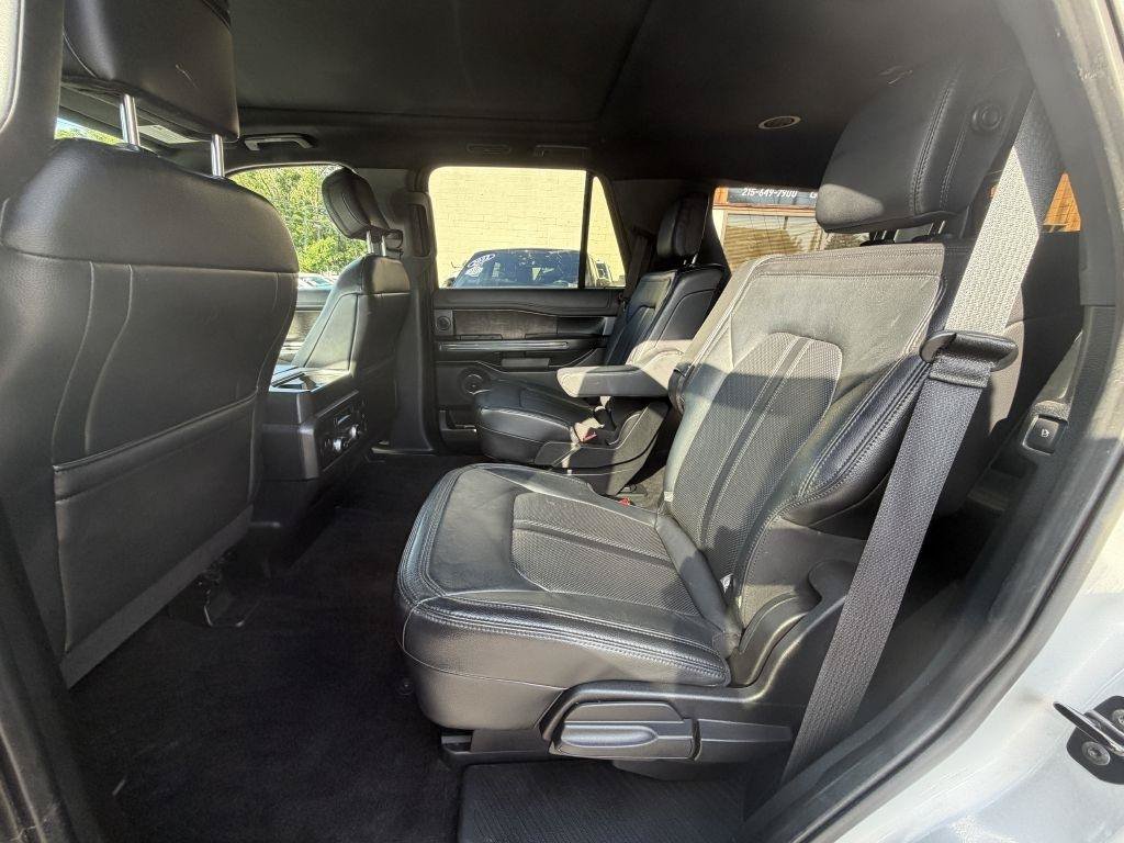 Used 2019 Ford Expedition Limited w/ Equipment Group 302A AWD/4WD image 18