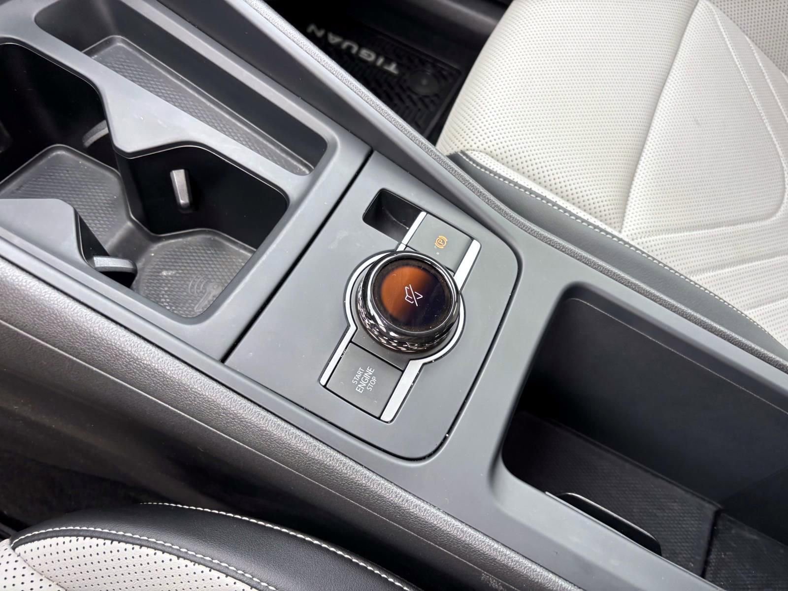 Certified 2025 Volkswagen Tiguan SE AWD/4WD image 23