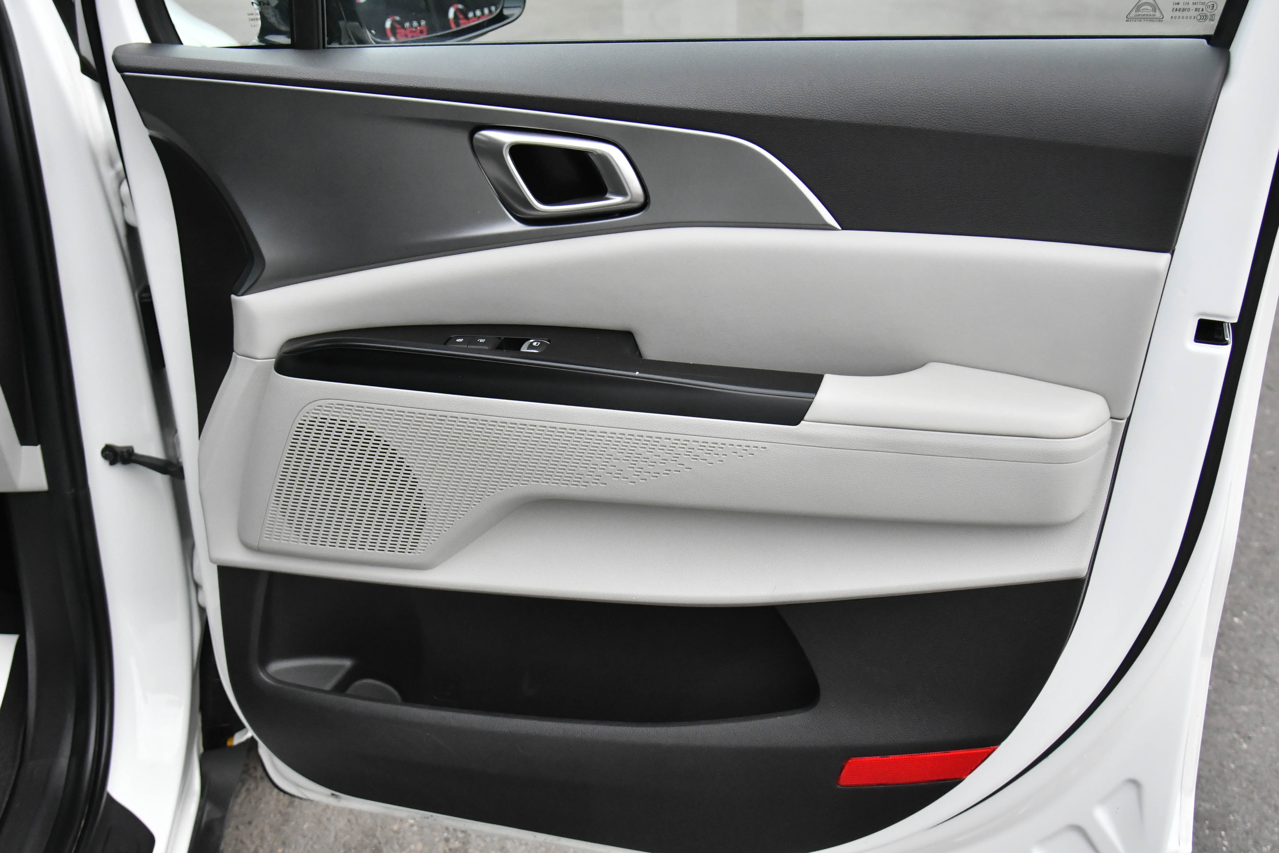 Used 2024 Kia Carnival LX image 45