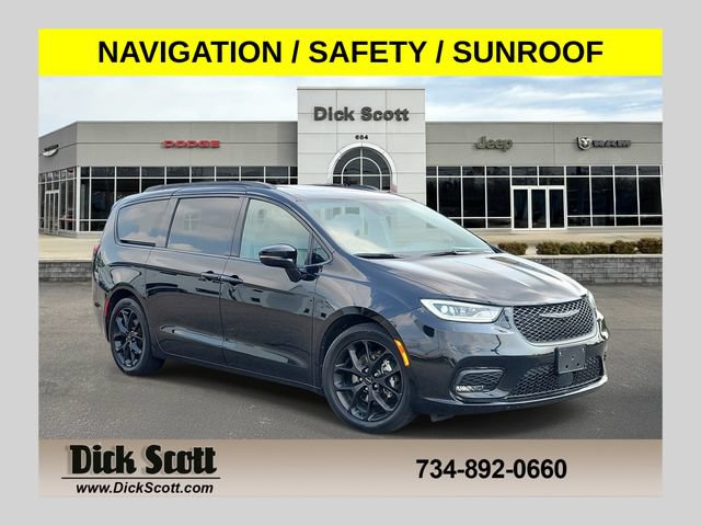 Used 2025 Chrysler Pacifica Limited FWD image 1
