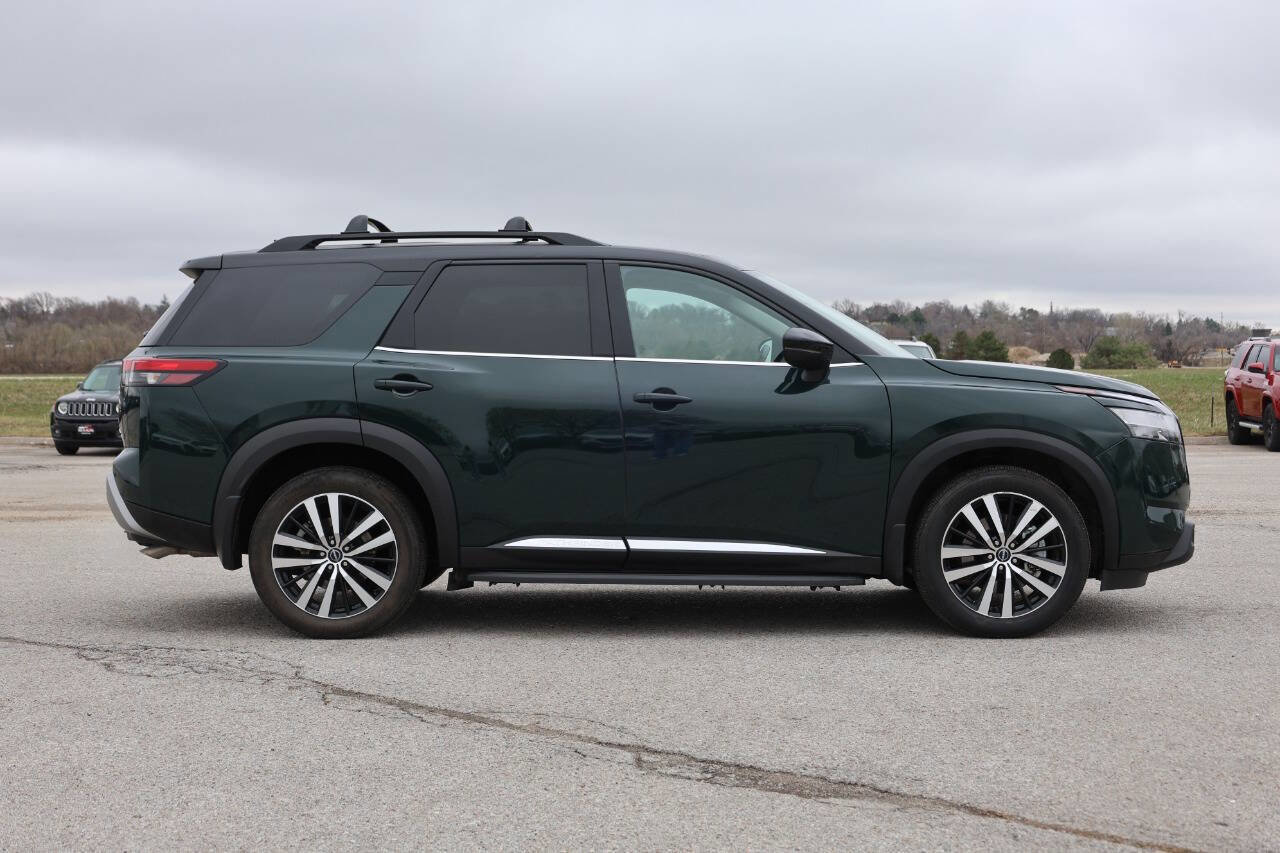 Used 2023 Nissan Pathfinder Platinum image 7