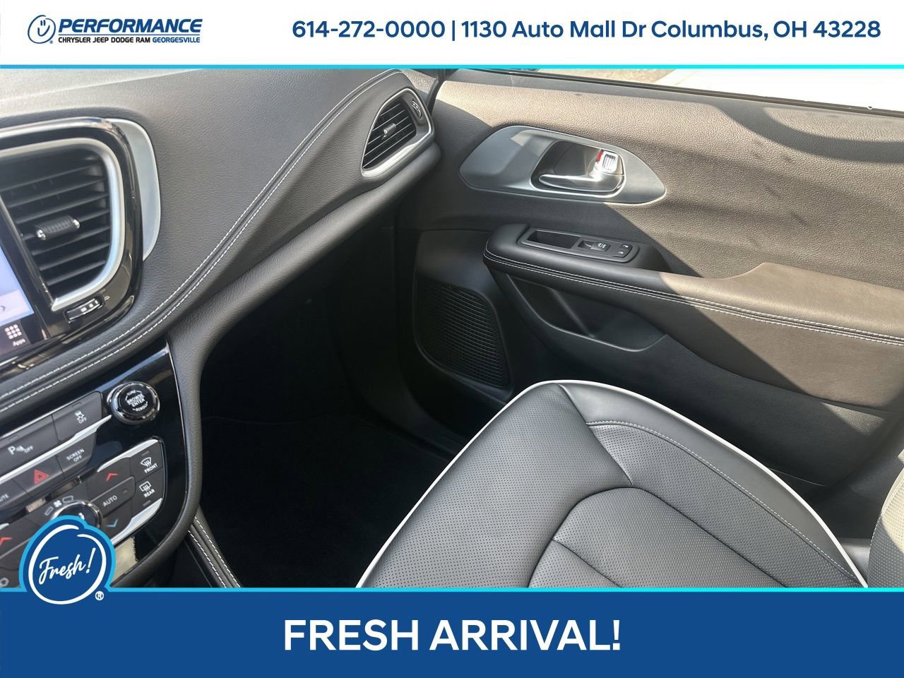 Used 2026 Chrysler Pacifica Premium w/ Quick Order Package 2ET image 24