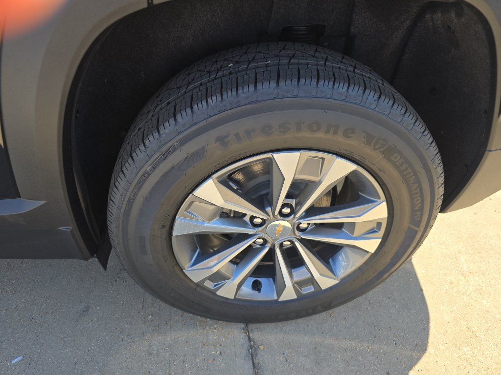 New 2027 Chevrolet Equinox LT w/ LPO, Floor Liner Package FWD image 9