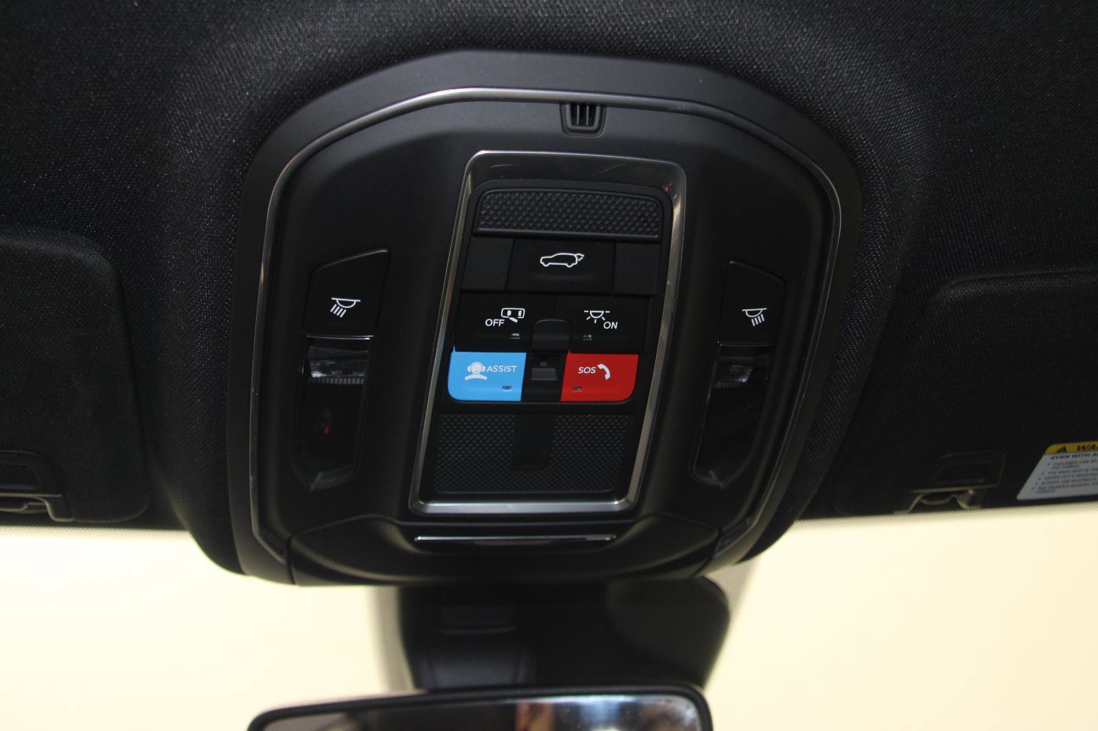 Used 2024 Jeep Grand Cherokee L Laredo image 11