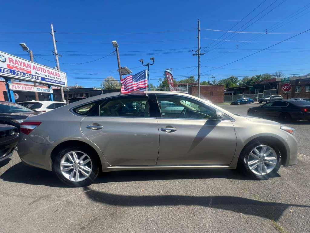 Used 2015 Toyota Avalon XLE FWD image 12