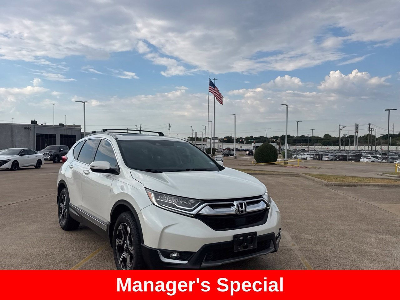 Used 2018 Honda CR-V Touring image 2