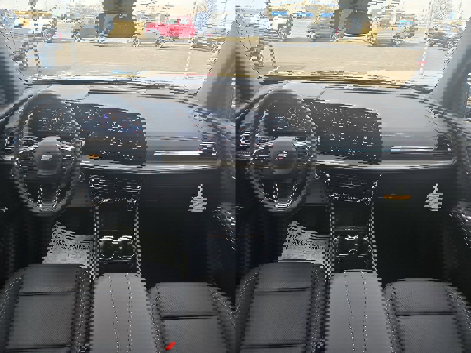 Used 2025 Chevrolet Traverse LT w/ Driver Confidence Package image 6