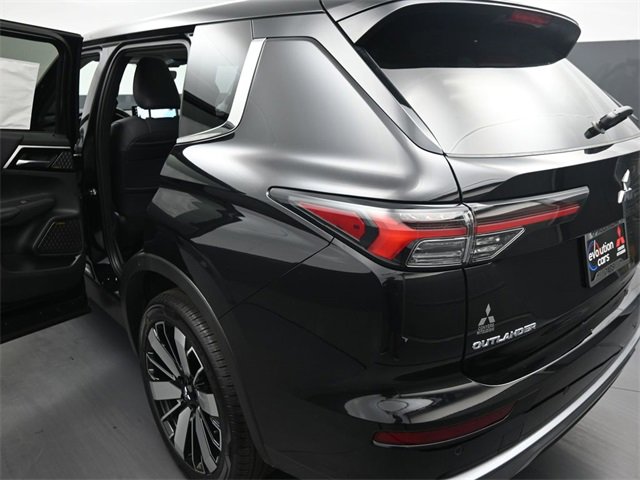 New 2025 Mitsubishi Outlander SE image 23