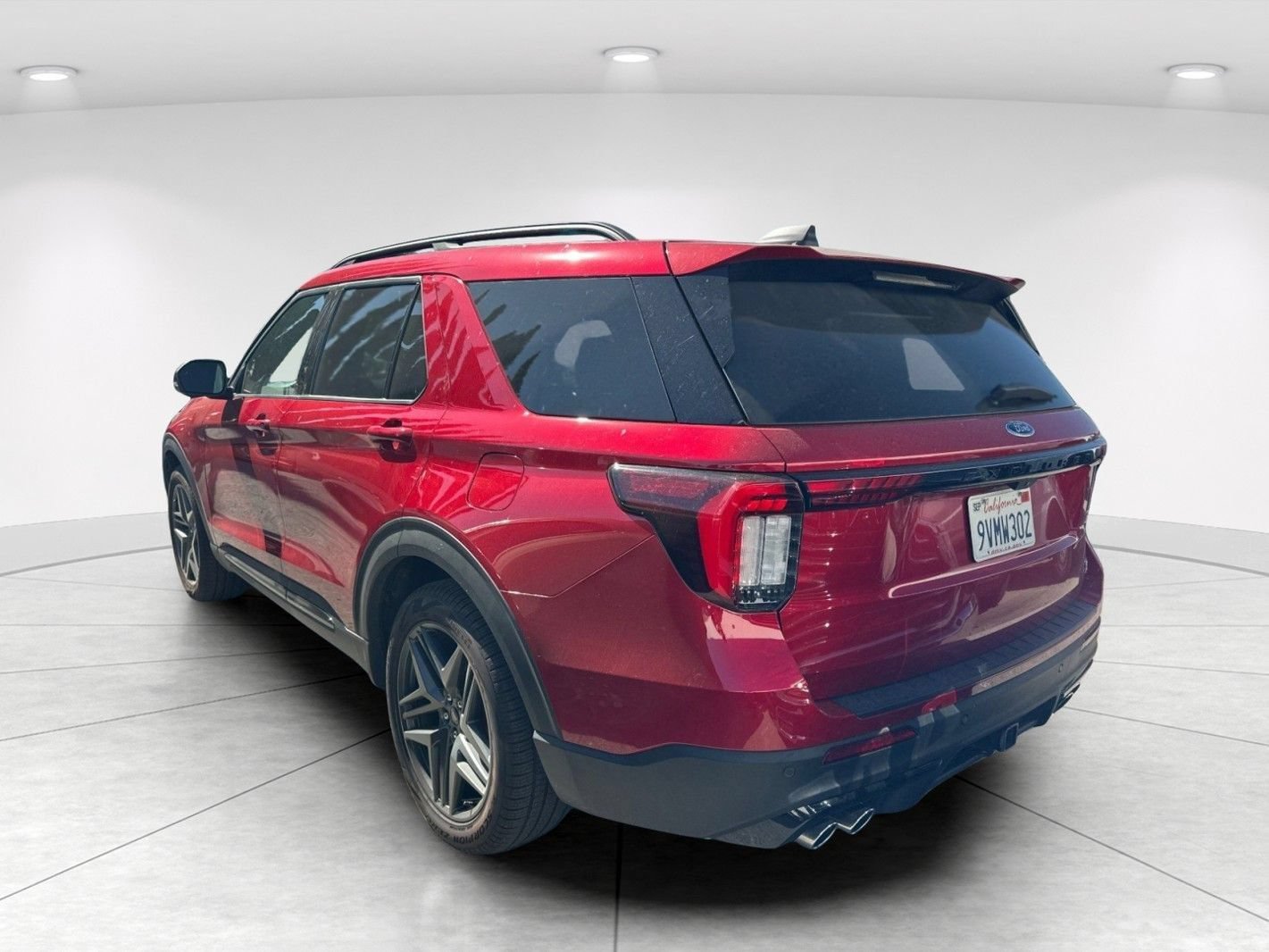 Used 2025 Ford Explorer ST RWD image 4