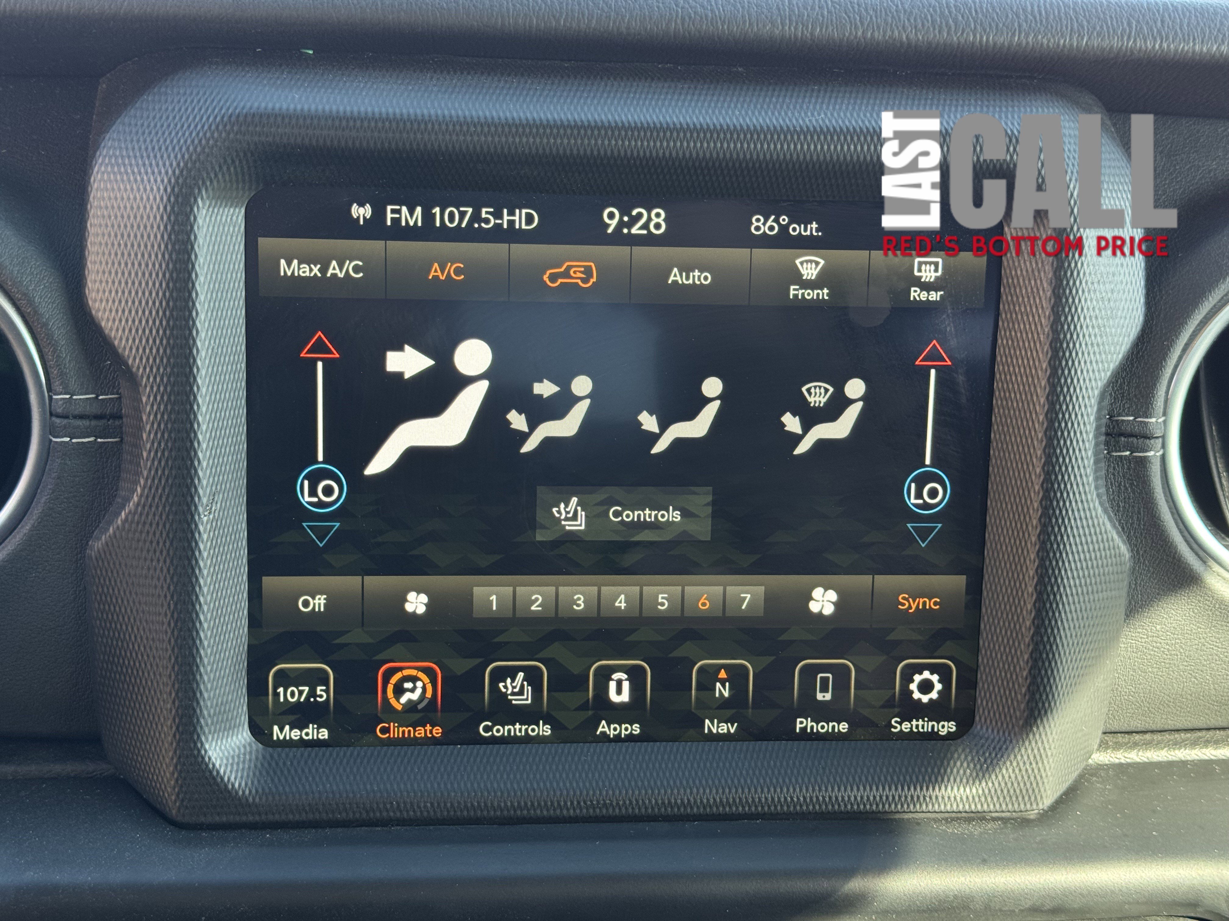 Used 2022 Jeep Wrangler Unlimited Sahara w/ Cold Weather Group image 19