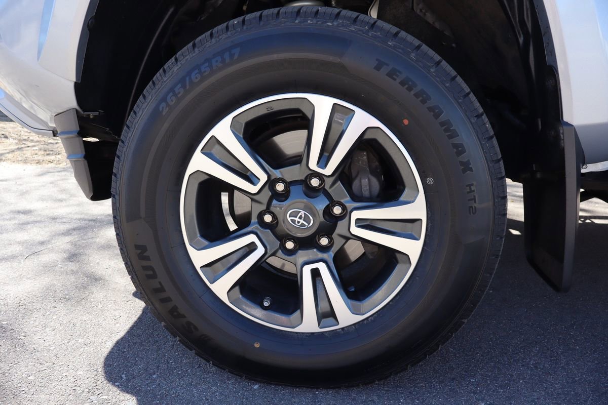 Used 2017 Toyota Tacoma TRD Sport image 43