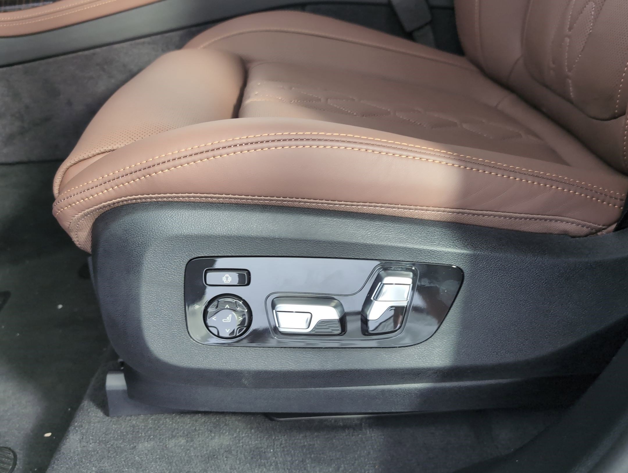 New 2026 BMW X7 M60i image 11