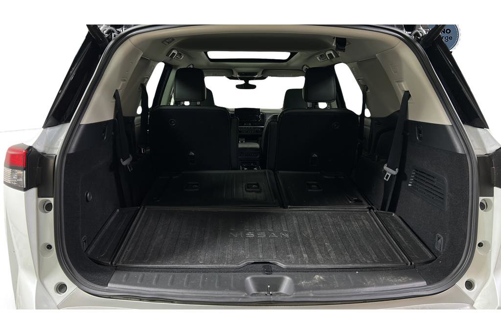 Used 2025 Nissan Pathfinder Platinum image 18