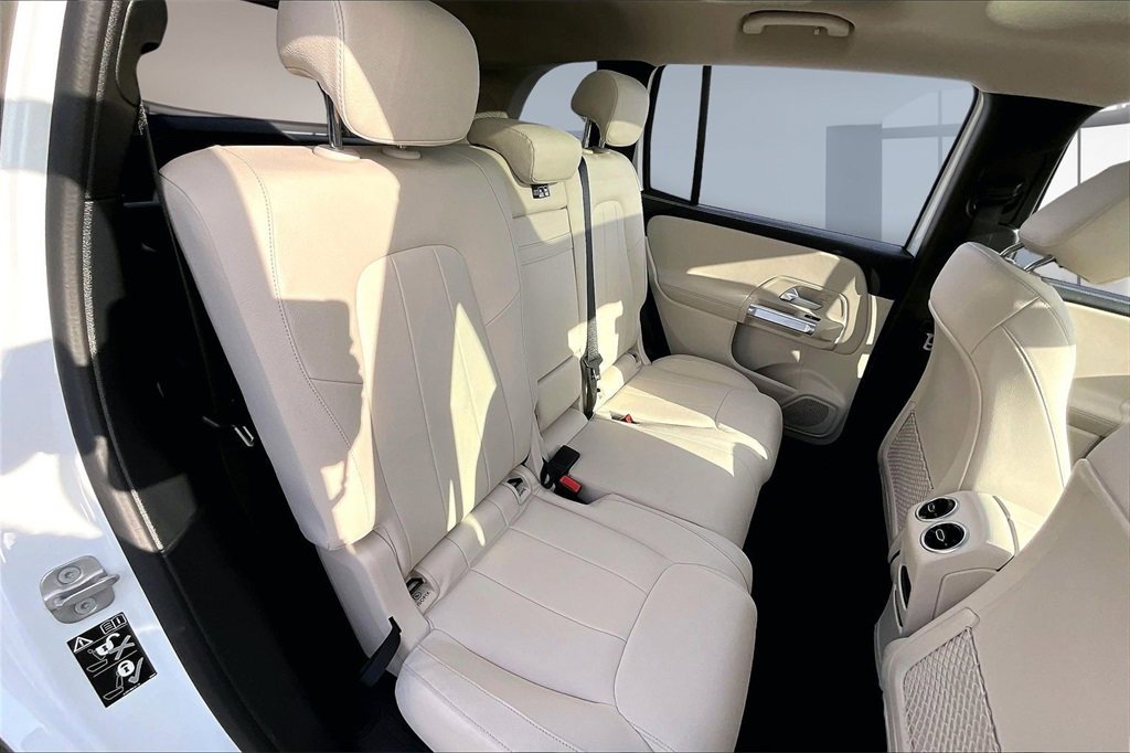 Used 2023 Mercedes-Benz GLB 250 w/ Premium Package image 23