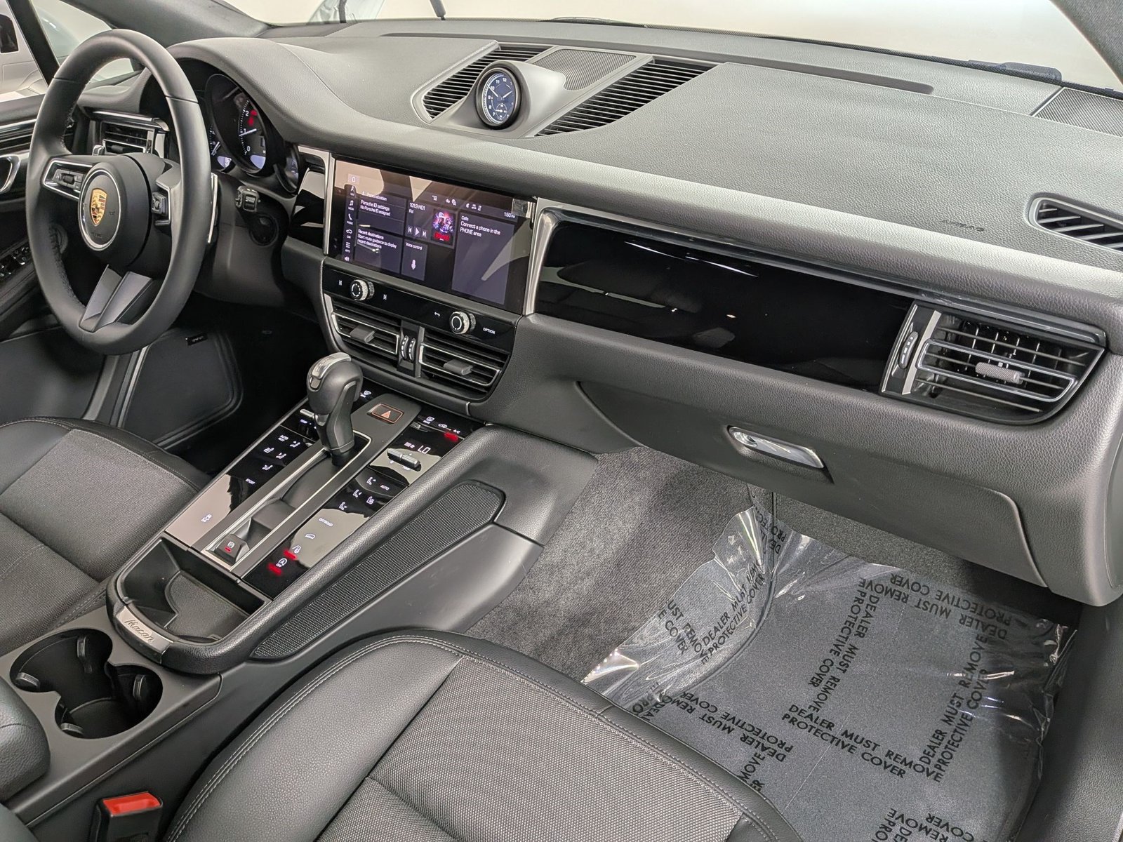 Certified 2025 Porsche Macan Turbo AWD/4WD image 25