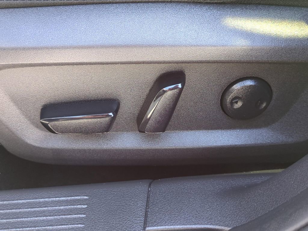 Certified 2025 Nissan Rogue SV w/ SV Premium Package image 18