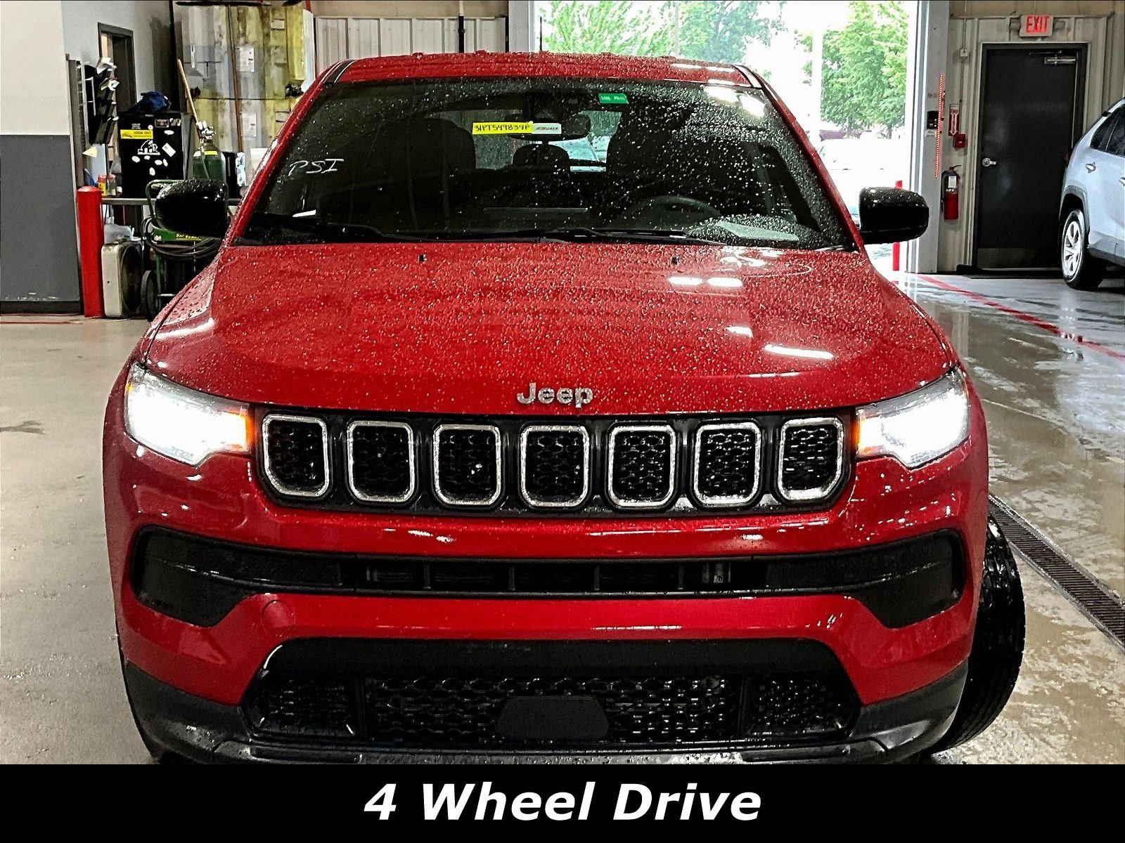 Used 2023 Jeep Compass Sport AWD/4WD image 2